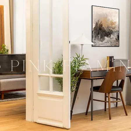 Brand New Modern Flat : Pink Flamingo *